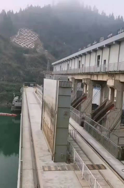 ���̰���